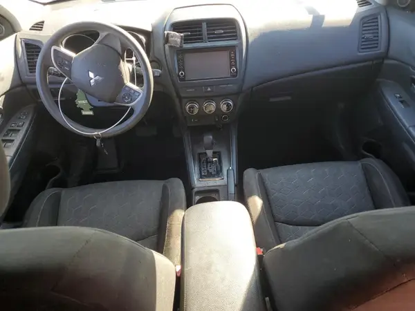 JA4APUAU5MU021038 2021 MITSUBISHI OUTLANDER - Image 8