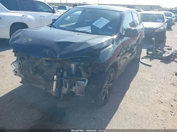 JA4APUAU5NU019260 2022 MITSUBISHI OUTLANDER - Image 2