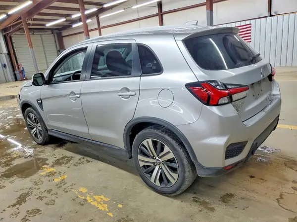 JA4APUAU6MU036647 2021 MITSUBISHI OUTLANDER - Image 2