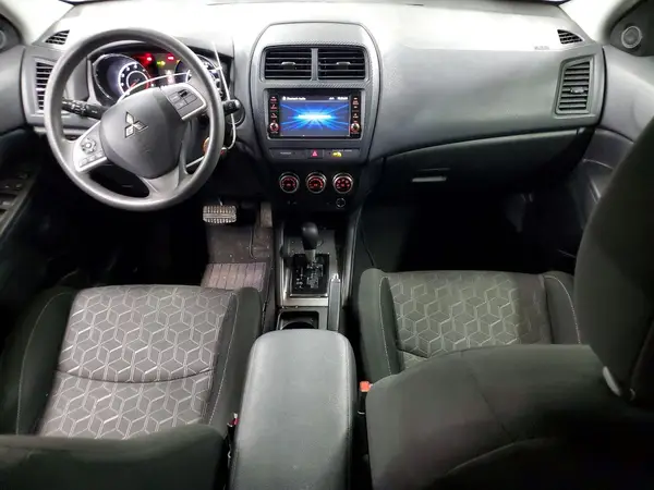 JA4APUAU6MU036647 2021 MITSUBISHI OUTLANDER - Image 8
