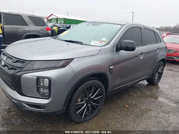 JA4APUAU6NU008946 2022 MITSUBISHI OUTLANDER - Image 2