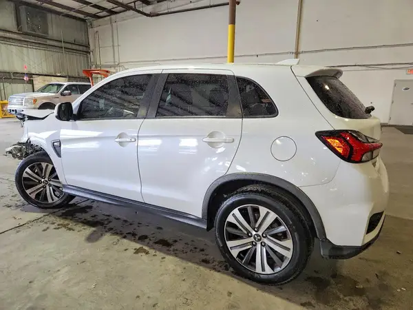 JA4APUAU7MU022403 2021 MITSUBISHI OUTLANDER - Image 2