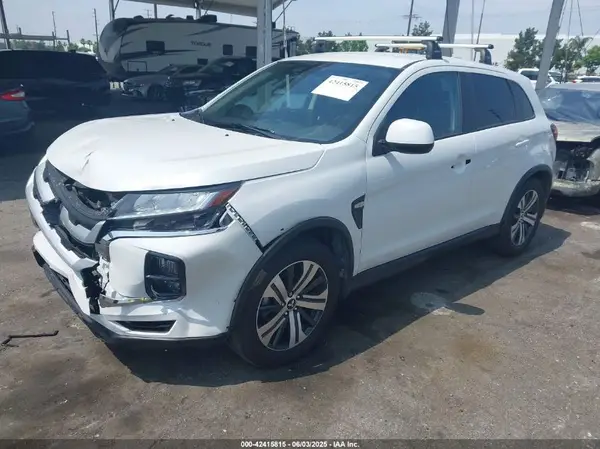 JA4APUAU7MU027570 2021 MITSUBISHI OUTLANDER - Image 2
