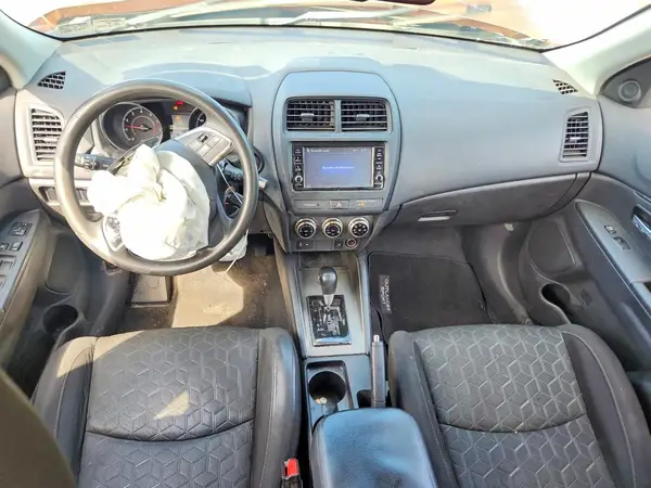 JA4APUAU7NU009541 2022 MITSUBISHI OUTLANDER - Image 8