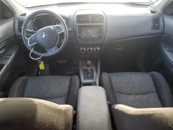 JA4APUAU7NU010401 2022 MITSUBISHI OUTLANDER - Image 8