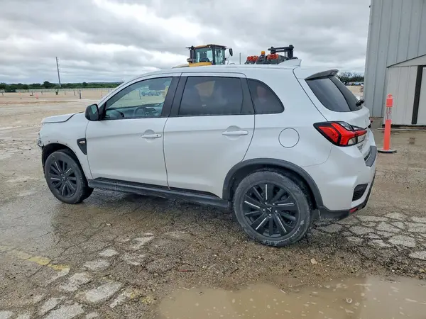 JA4APUAU7NU016862 2022 MITSUBISHI OUTLANDER - Image 2