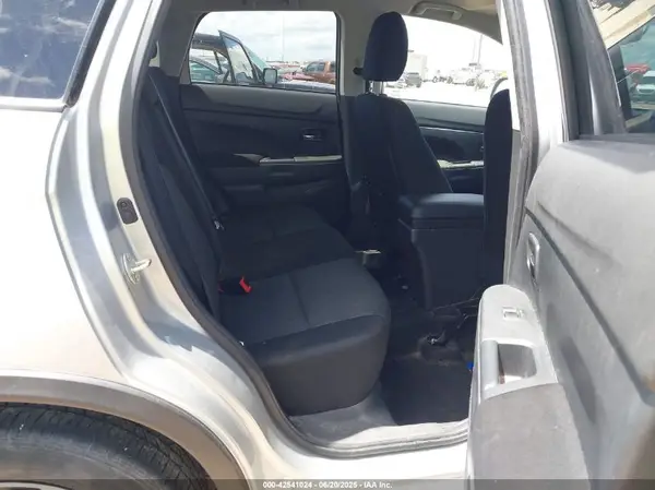 JA4APUAU8MU001012 2021 MITSUBISHI OUTLANDER - Image 8