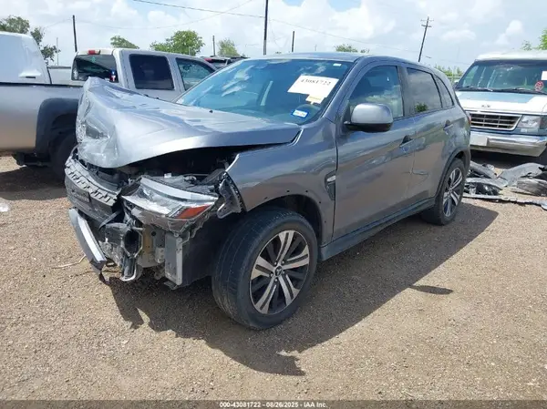 JA4APUAU8MU014388 2021 MITSUBISHI OUTLANDER - Image 2