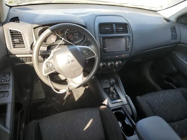 JA4APUAU8MU020059 2021 MITSUBISHI OUTLANDER - Image 8
