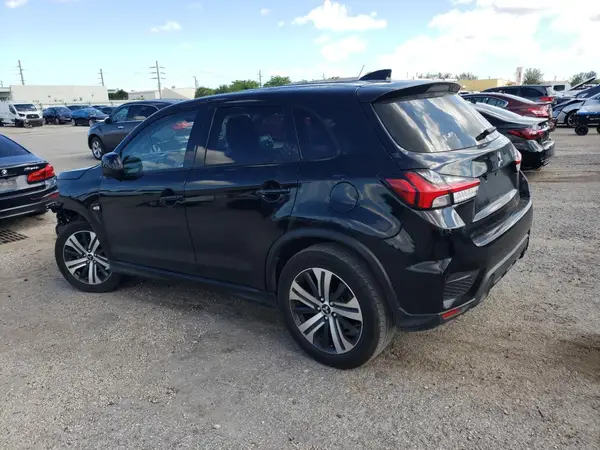 JA4APUAU8MU024614 2021 MITSUBISHI OUTLANDER - Image 2