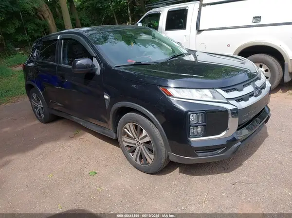 JA4APUAU8MU027402 2021 MITSUBISHI OUTLANDER - Image 1