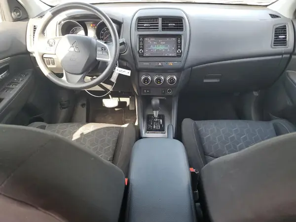 JA4APUAU8NU004011 2022 MITSUBISHI OUTLANDER - Image 8