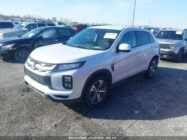 JA4APUAU8NU004767 2022 MITSUBISHI OUTLANDER - Image 2