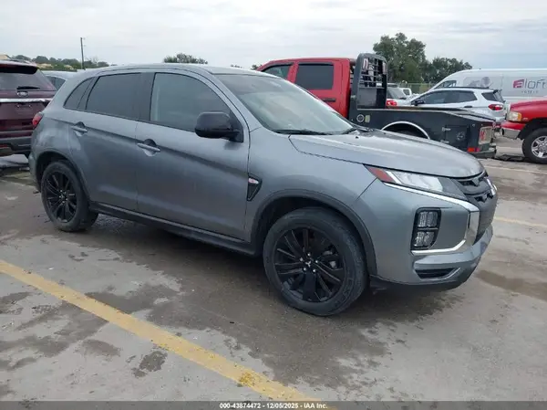 JA4APUAU8NU011735 2022 MITSUBISHI OUTLANDER - Image 1