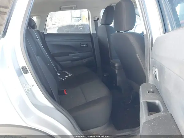 JA4APUAU8NU012142 2022 MITSUBISHI OUTLANDER - Image 8