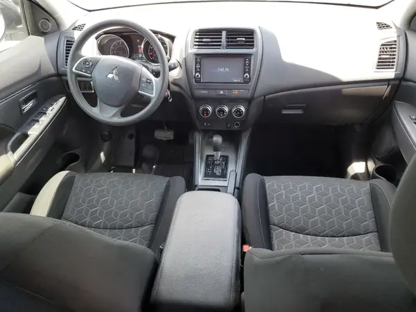 JA4APUAU8NU013792 2022 MITSUBISHI OUTLANDER - Image 8