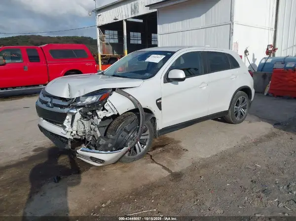 JA4APUAUXNU017536 2022 MITSUBISHI OUTLANDER - Image 2