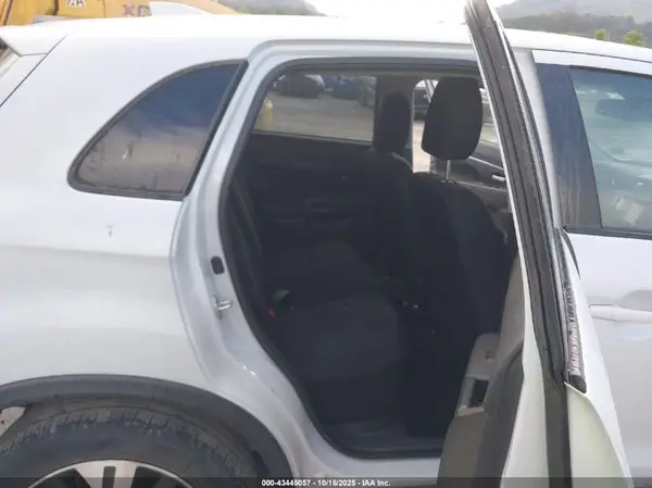 JA4APUAUXNU017536 2022 MITSUBISHI OUTLANDER - Image 8