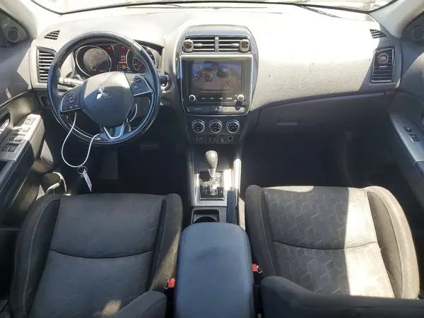 JA4APVAU4MU015916 2021 MITSUBISHI OUTLANDER - Image 8