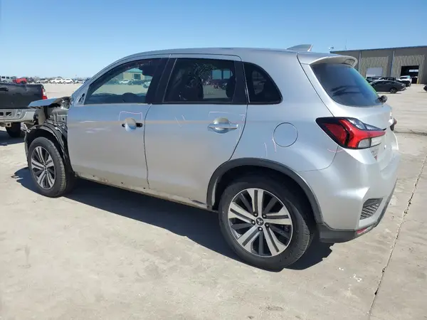 JA4APVAU8MU015885 2021 MITSUBISHI OUTLANDER - Image 2