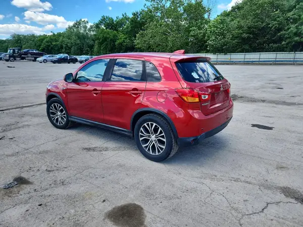 JA4AR3AU0HZ000921 2017 MITSUBISHI OUTLANDER - Image 2