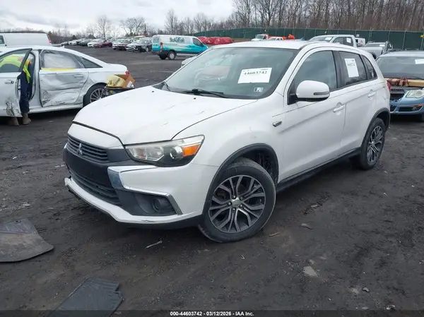 JA4AR3AU0HZ010459 2017 MITSUBISHI OUTLANDER - Image 2