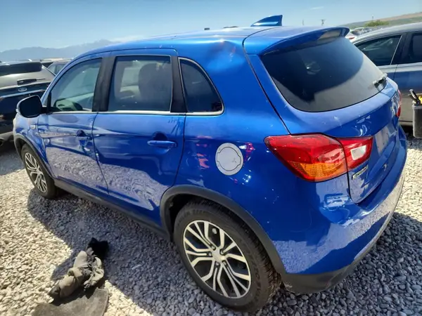 JA4AR3AU0HZ045986 2017 MITSUBISHI OUTLANDER - Image 2