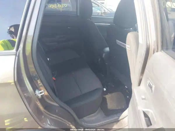 JA4AR3AU0HZ051965 2017 MITSUBISHI OUTLANDER - Image 8