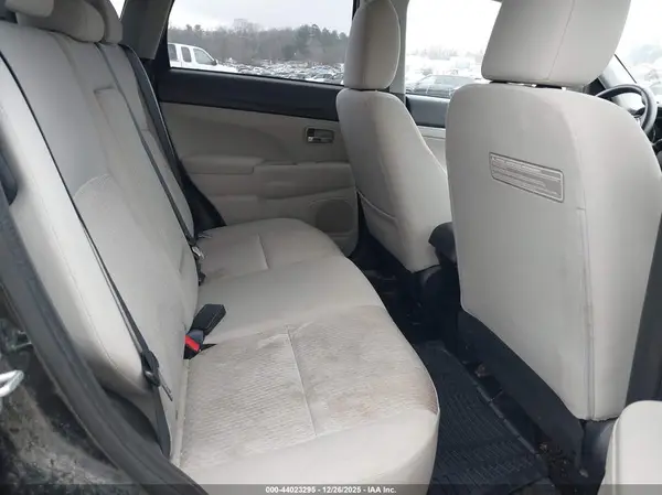 JA4AR3AU0HZ055661 2017 MITSUBISHI OUTLANDER - Image 8