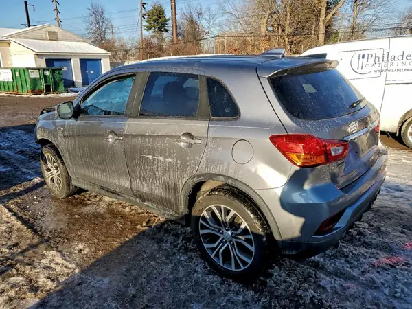 JA4AR3AU0JU004972 2018 MITSUBISHI OUTLANDER - Image 2