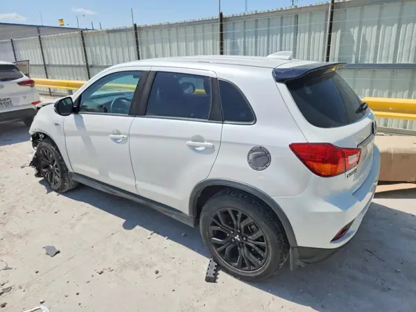 JA4AR3AU0JU005152 2018 MITSUBISHI OUTLANDER - Image 2