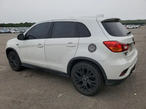 JA4AR3AU0JU005538 2018 MITSUBISHI OUTLANDER - Image 2