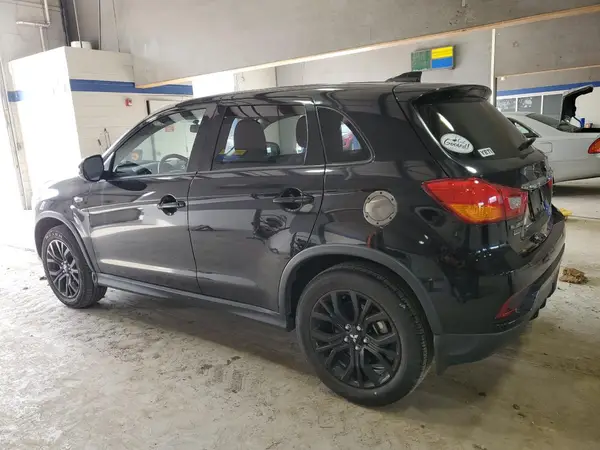 JA4AR3AU0JU005653 2018 MITSUBISHI OUTLANDER - Image 2