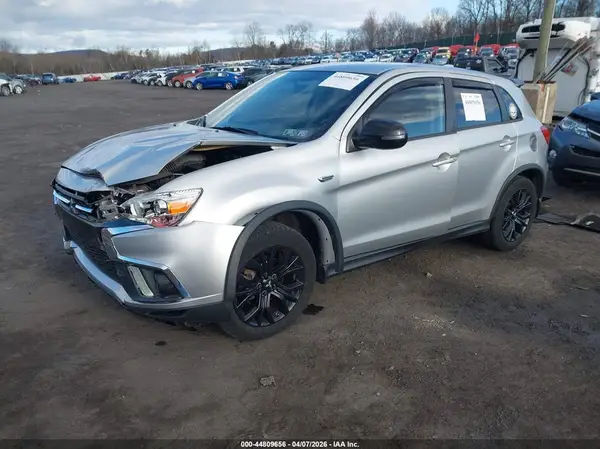 JA4AR3AU0JU008973 2018 MITSUBISHI OUTLANDER - Image 2