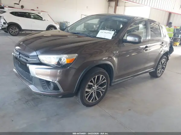JA4AR3AU0JU016281 2018 MITSUBISHI OUTLANDER - Image 2