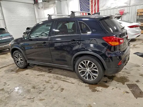JA4AR3AU0JU017026 2018 MITSUBISHI OUTLANDER - Image 2
