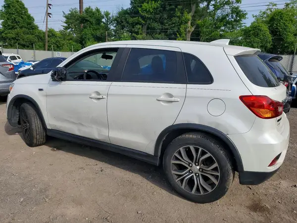 JA4AR3AU0JU020833 2018 MITSUBISHI OUTLANDER - Image 2