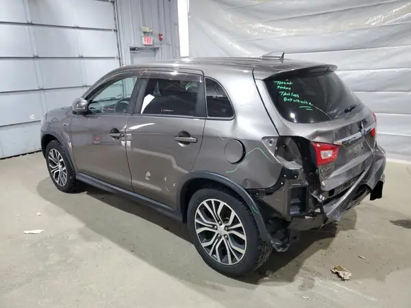 JA4AR3AU0JU023599 2018 MITSUBISHI OUTLANDER - Image 2
