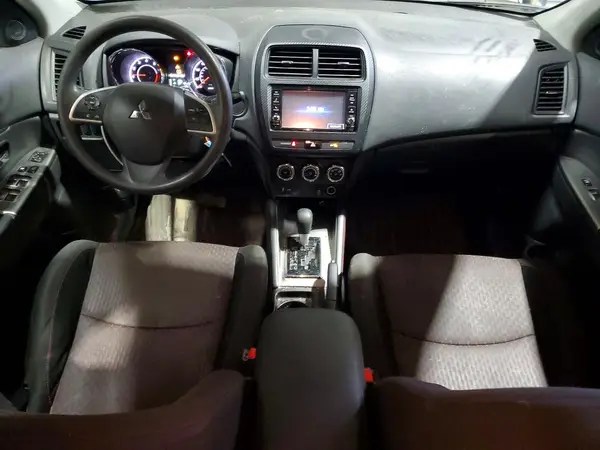 JA4AR3AU0JZ001430 2018 MITSUBISHI OUTLANDER - Image 8
