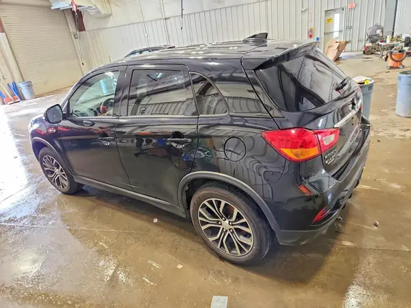 JA4AR3AU0JZ001797 2018 MITSUBISHI OUTLANDER - Image 2