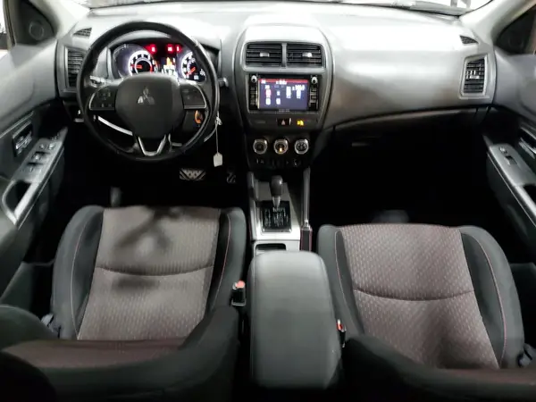 JA4AR3AU0JZ021323 2018 MITSUBISHI OUTLANDER - Image 8