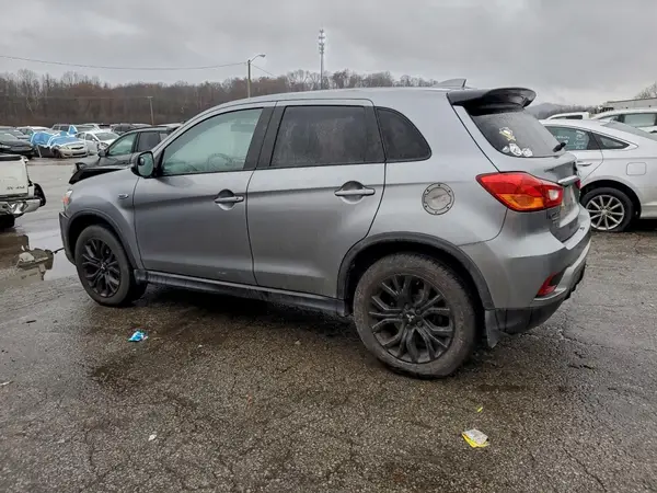 JA4AR3AU0JZ021340 2018 MITSUBISHI OUTLANDER - Image 2
