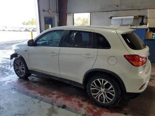 JA4AR3AU0JZ025582 2018 MITSUBISHI OUTLANDER - Image 2