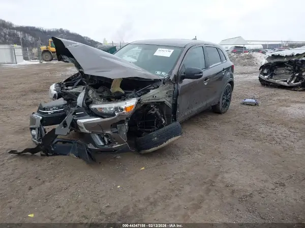 JA4AR3AU0JZ028014 2018 MITSUBISHI OUTLANDER - Image 2