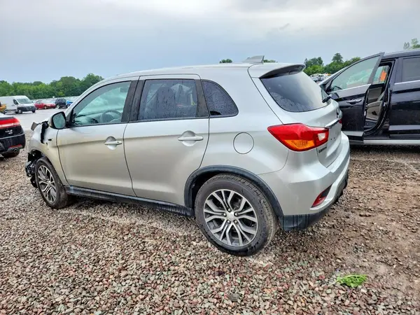 JA4AR3AU0JZ028367 2018 MITSUBISHI OUTLANDER - Image 2