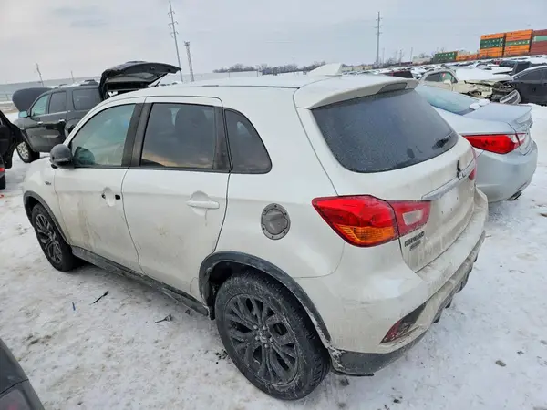 JA4AR3AU0JZ028904 2018 MITSUBISHI OUTLANDER - Image 2