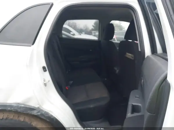 JA4AR3AU1GZ038253 2016 MITSUBISHI OUTLANDER - Image 8
