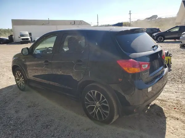 JA4AR3AU1HZ006811 2017 MITSUBISHI OUTLANDER - Image 2