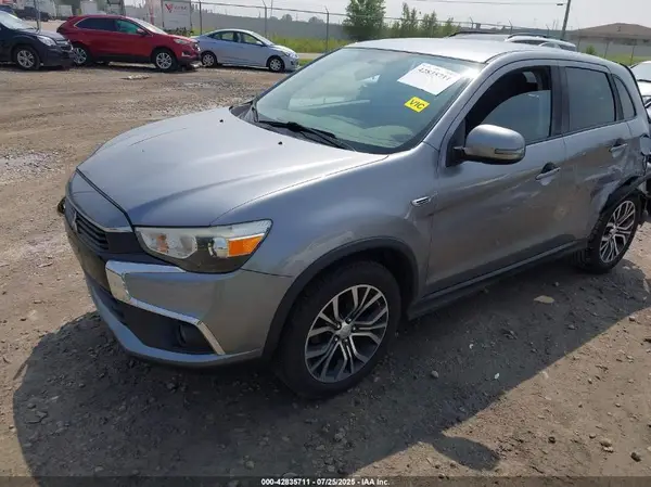 JA4AR3AU1HZ008168 2017 MITSUBISHI OUTLANDER - Image 2