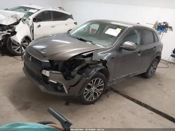 JA4AR3AU1HZ042238 2017 MITSUBISHI OUTLANDER - Image 2